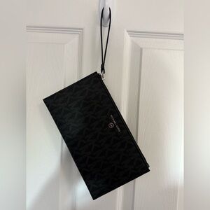 Michael Kors Jet Set Charm Large Zip Clutch Wristlet